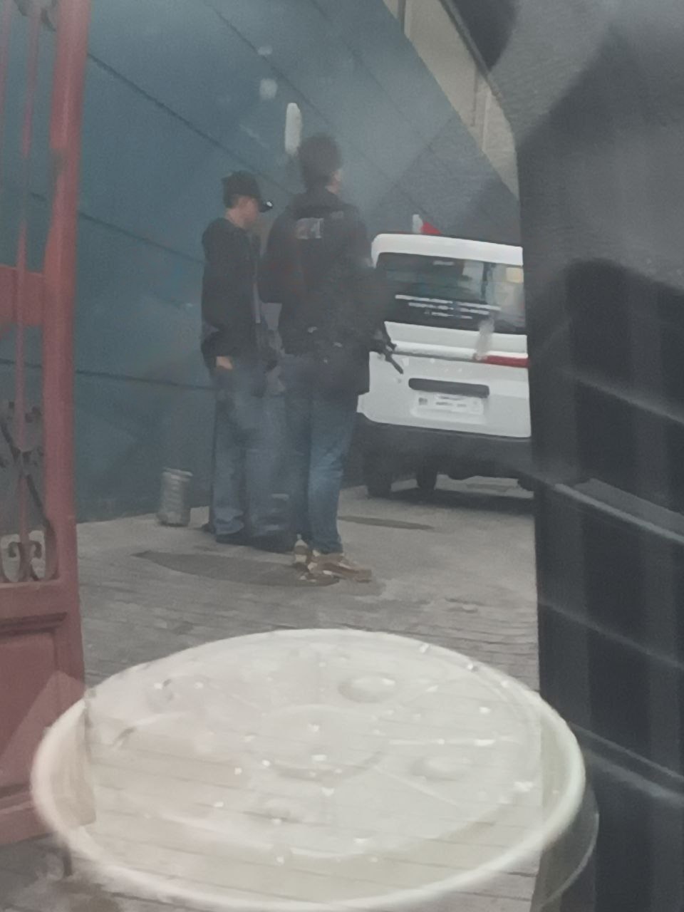 筷子头条-亚洲花园突袭行动：NBI突查居家办公中国人